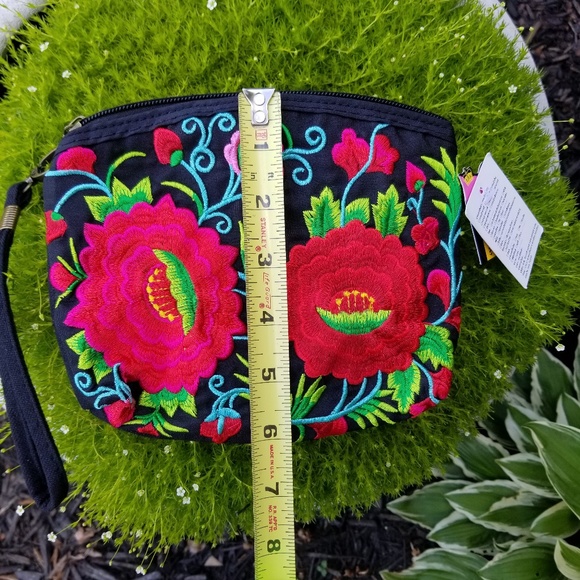💜 Bright Floral Zippered Pocket Clutch💚 - Picture 6 of 7